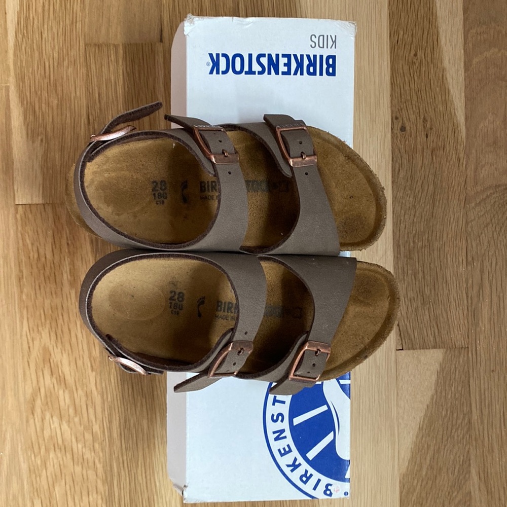 Little kids sandals